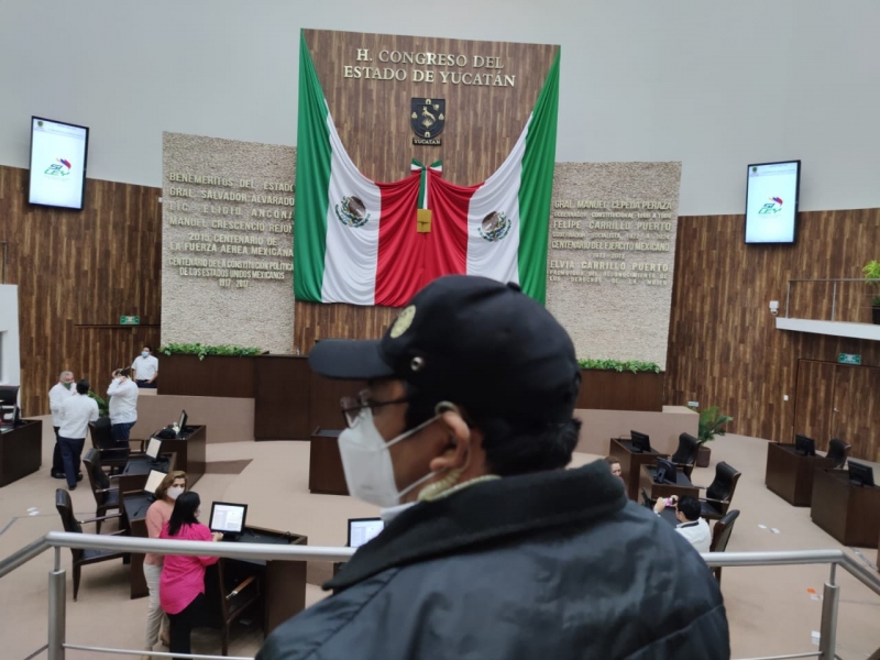 Personal del Congreso infringe “reglas” al interior del Pleno en primera sesión del 2021 