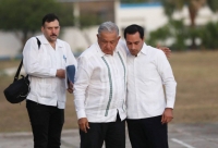 Vila y AMLO supervisan construcci&oacute;n de tramos del Tren Maya