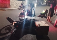 Choque de motocicletas deja daños materiales