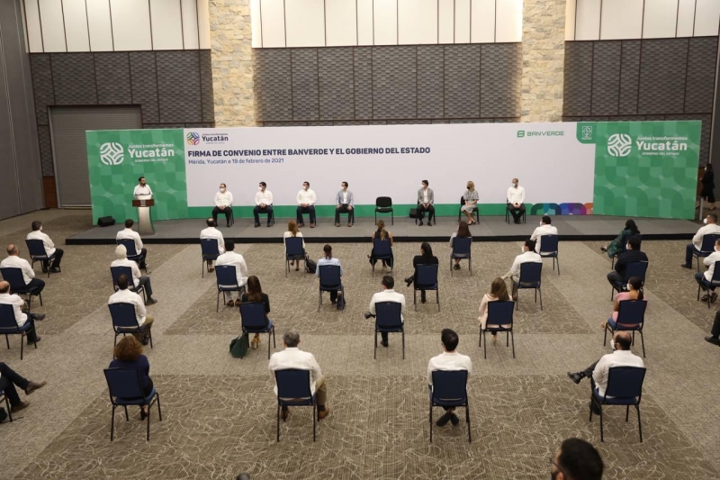 Gobernador y Banverde firman convenio para instalar paneles solares