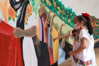 Ni&ntilde;ez yucateca expresa sus ideas a trav&eacute;s de murales