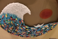 Muestra de artes visuales satiriza la explosión demográfica