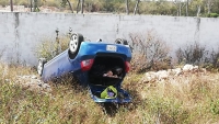 Mujer vuelca su autom&oacute;vil en la M&eacute;rida-Tetiz