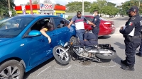 Polic&iacute;a choca en su motocicleta&nbsp;tras salir de trabajar&nbsp;
