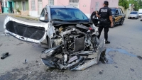 Chofer de Uber destroza su autom&oacute;vil en siniestro vial