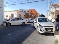 Encontronazo en el Centro Hist&oacute;rico deja da&ntilde;os materiales