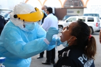 Aplican pruebas de Covid-19 a polic&iacute;as municipales