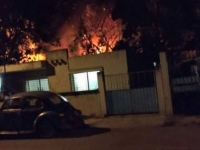 Pareja de ancianos pierde todo en incendio