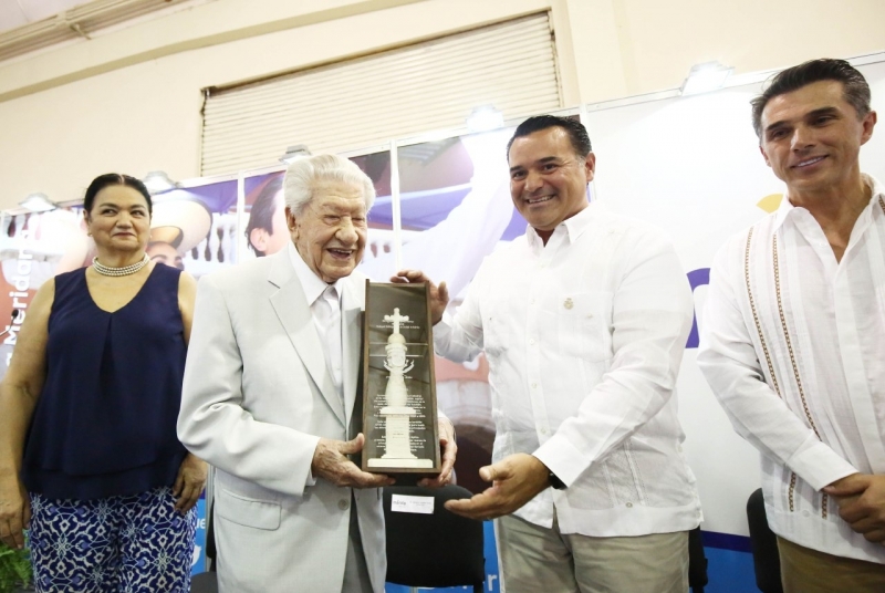 Reconocen a Ignacio López Tarso como “Huésped Distinguido”