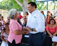 Ren&aacute;n refrenda su compromiso con mujeres agricultoras