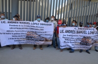 Ferrocarrileros jubilados protestan en el Congreso de Yucat&aacute;n