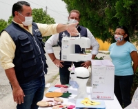 Ren&aacute;n Barrera entrega apoyos del programa &ldquo;Surte tu negocio&rdquo;