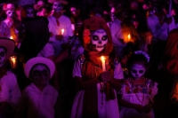 Miles acuden al Paseo de las &Aacute;nimas