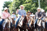 Participa alcalde de M&eacute;rida en cabalgata de Tekax