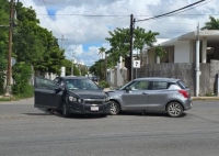Choque deja daños materiales
