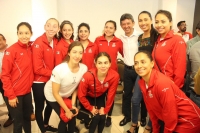 Arriba selecci&oacute;n de nataci&oacute;n art&iacute;stica a campamento