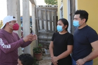 Carlos Moreno recorre fraccionamiento &ldquo;H&eacute;ctor Victoria&rdquo; en Kanas&iacute;n