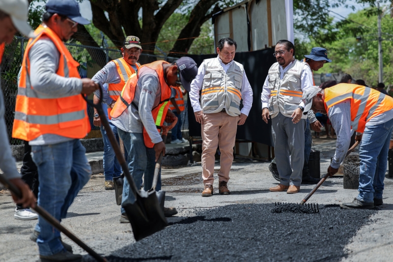 Supervisa Díaz Mena trabajos de repavimentación