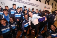 Gobernador abandera delegaci&oacute;n que ir&aacute; a los Paranacionales