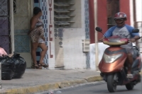 Polic&iacute;a Municipal retira a sexoservidoras de la v&iacute;a p&uacute;blica