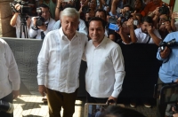 Inicia reuni&oacute;n AMLO-Vila en Palacio de Gobierno