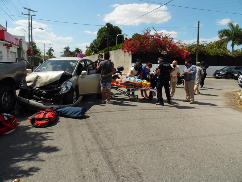 Choque manda politramautizada a mujer al hospital