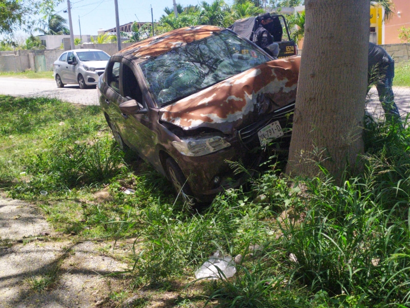 Choque en Umán deja daños materiales