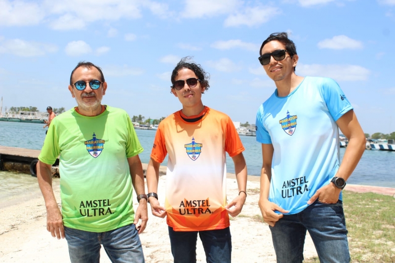 Presentan playera y medalla del Maratón de la Marina