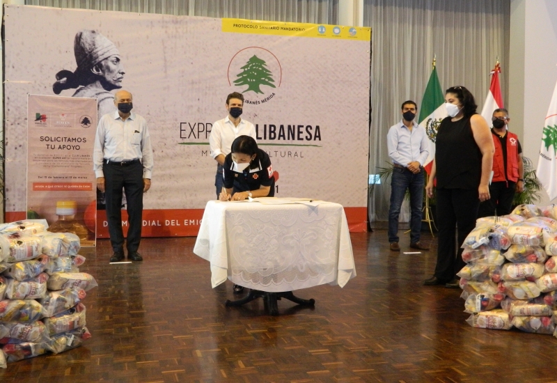 Comunidad libanesa dona despensas a la Cruz Roja