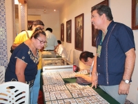 Llegan más de tres mil monedas y estampillas antiguas