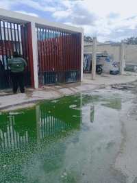 Multan a mujeres por derramar sustancias