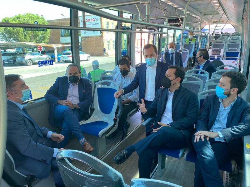 Vila se reúne con directivos de empresas en movilidad sostenible y transporte