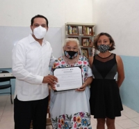 Mujer munense de 70 a&ntilde;os concluye su primaria