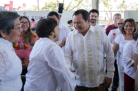 D&iacute;az Mena entrega cr&eacute;ditos para emprendedoras